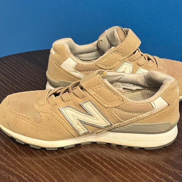ニューバランス YV996CBE キッズスニーカー 17cm ベージュ 子供靴 マジックテープ < ブランド ニューバランス YV996CBE キッズスニーカー 17cm ベージュ 子供靴 マジックテープ < ブランドの