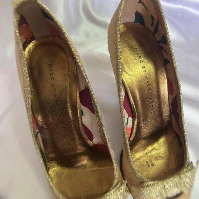 MARC BY MARC JACOBS �}�[�N�o�C�}�[�N�W�F�C�R�u�X �q�[���p���v�X �� �u�����h�� 