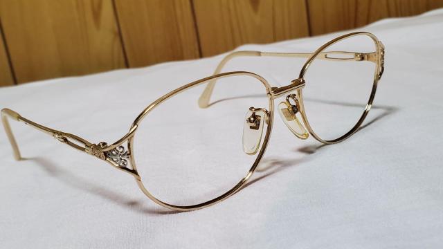 正規未 レア バレンシアガ エンブレムロゴ メタルコンビ 眼鏡 ラグジュアリークロスラインフレーム クラシック サングラス〇メガネ < ブランド  正規未 レア バレンシアガ エンブレムロゴ メタルコンビ 眼鏡 ラグジュアリークロスラインフレーム クラシック サングラス〇メガネ < ブランドの