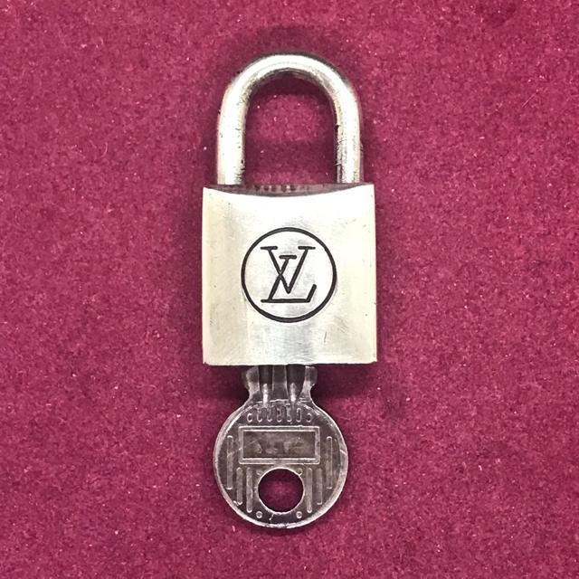 正規品 ヴィンテージ ルイヴィトン パドロック カデナ キー付 < ブランド 正規品 ヴィンテージ ルイヴィトン パドロック カデナ キー付 < ブランドの