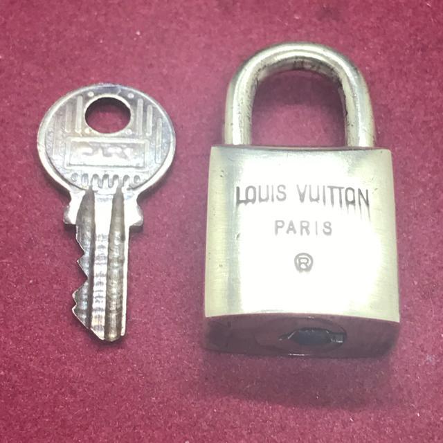 正規品 ヴィンテージ ルイヴィトン パドロック カデナ キー付 < ブランド 正規品 ヴィンテージ ルイヴィトン パドロック カデナ キー付 < ブランドの