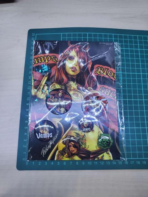 VAMPS ���b�L���W�F���[�r�[���f�U�C�� �ʃo�b�W 5�� �V�i���J�� HYDE K.A.Z �� �^�����g�O�b�Y�� 