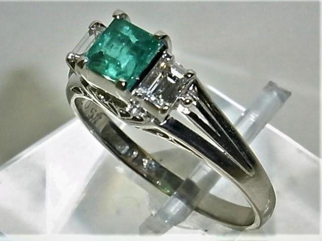 Pt900プラチナリング 指輪 エメラルド0.57ct 角ダイヤ2ヶ0.31ct < 女性アクセサリー/時計  Pt900プラチナリング 指輪 エメラルド0.57ct 角ダイヤ2ヶ0.31ct < 女性アクセサリー/時計の