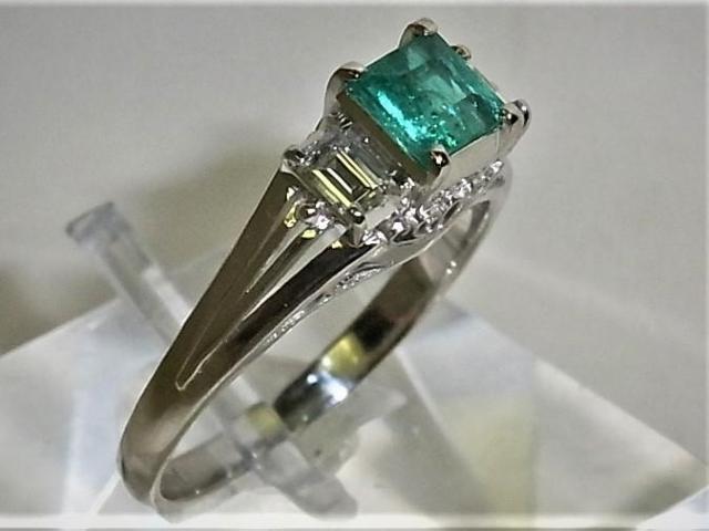 Pt900プラチナリング 指輪 エメラルド0.57ct 角ダイヤ2ヶ0.31ct < 女性アクセサリー/時計  Pt900プラチナリング 指輪 エメラルド0.57ct 角ダイヤ2ヶ0.31ct < 女性アクセサリー/時計の