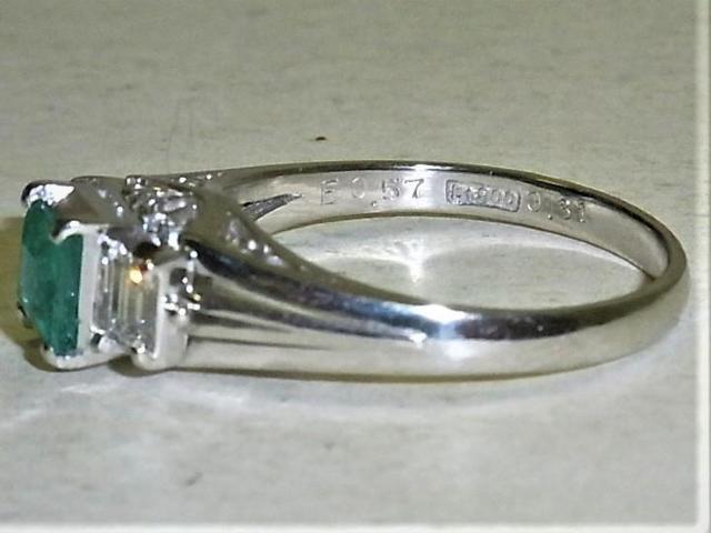 Pt900プラチナリング 指輪 エメラルド0.57ct 角ダイヤ2ヶ0.31ct < 女性アクセサリー/時計  Pt900プラチナリング 指輪 エメラルド0.57ct 角ダイヤ2ヶ0.31ct < 女性アクセサリー/時計の