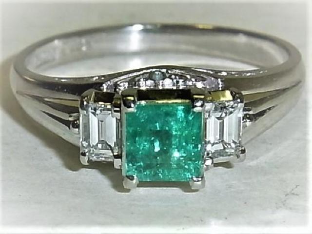 Pt900プラチナリング 指輪 エメラルド0.57ct 角ダイヤ2ヶ0.31ct < 女性アクセサリー/時計  Pt900プラチナリング 指輪 エメラルド0.57ct 角ダイヤ2ヶ0.31ct < 女性アクセサリー/時計の