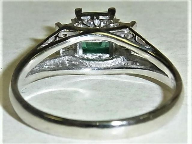 Pt900プラチナリング 指輪 エメラルド0.57ct 角ダイヤ2ヶ0.31ct < 女性アクセサリー/時計  Pt900プラチナリング 指輪 エメラルド0.57ct 角ダイヤ2ヶ0.31ct < 女性アクセサリー/時計の