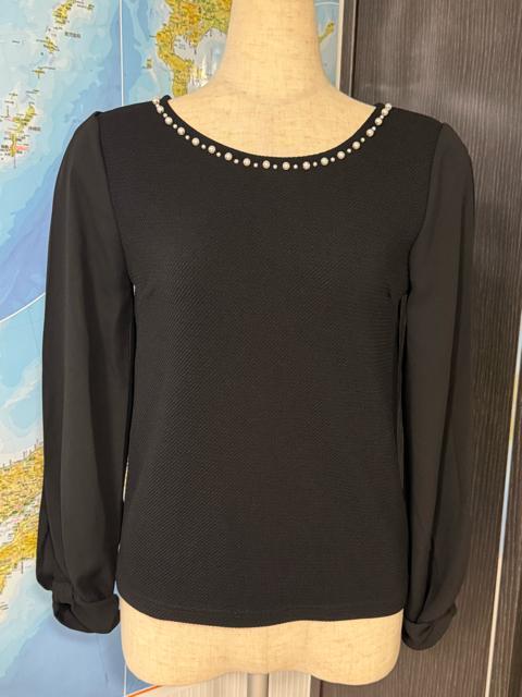 パール装飾 クルーネック 黒 長袖トップス < 女性ファッション パール装飾 クルーネック 黒 長袖トップス < 女性ファッションの