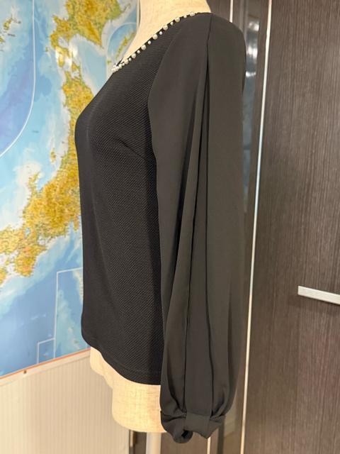 パール装飾 クルーネック 黒 長袖トップス < 女性ファッション パール装飾 クルーネック 黒 長袖トップス < 女性ファッションの