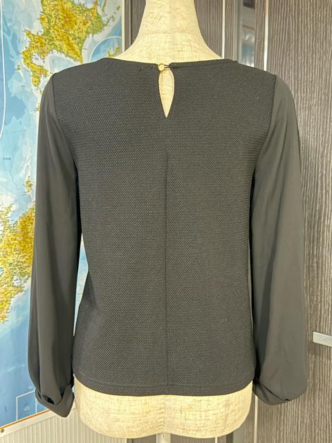 パール装飾 クルーネック 黒 長袖トップス < 女性ファッション パール装飾 クルーネック 黒 長袖トップス < 女性ファッションの