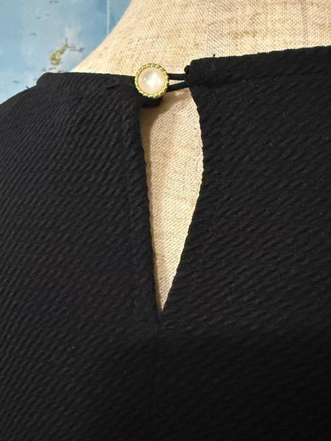 パール装飾 クルーネック 黒 長袖トップス < 女性ファッション パール装飾 クルーネック 黒 長袖トップス < 女性ファッションの