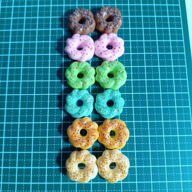 カラフルドーナツデコパーツ12個セット ハンドメイド用 おままごと じゃらじゃらキーホルダー ガチャ詰め < おもちゃ カラフルドーナツデコパーツ12個セット ハンドメイド用 おままごと じゃらじゃらキーホルダー ガチャ詰め < おもちゃの