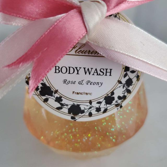 込み★入れ物がオシャレ!!ラメ入りボディーウォッシュ/ソープ★200ml★ < インテリア/ライフ 込み★入れ物がオシャレ!!ラメ入りボディーウォッシュ/ソープ★200ml★ < インテリア/ライフの