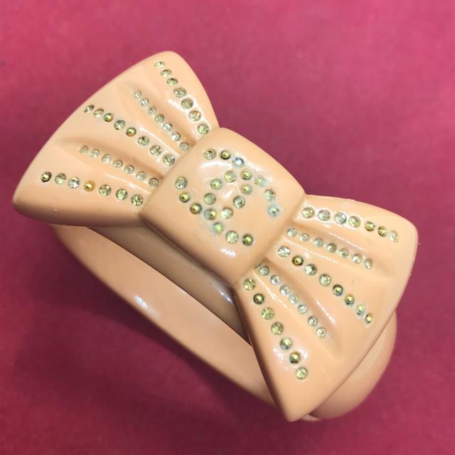 レア 正規品 シャネル CoCo ラインストーン リボン バングル サーモンピンク < ブランド  レア 正規品 シャネル CoCo ラインストーン リボン バングル サーモンピンク < ブランドの