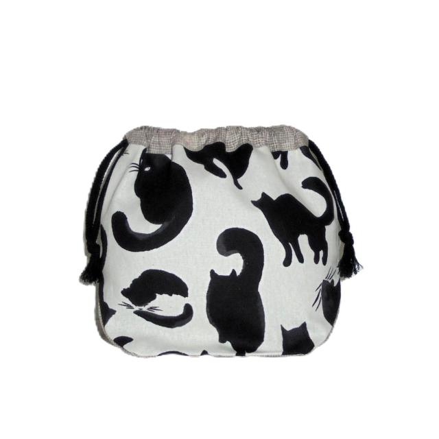 【底マチ幅が広い巾着】◆黒猫×白地◆裏地あり巾着 < 女性ファッション 【底マチ幅が広い巾着】◆黒猫×白地◆裏地あり巾着 < 女性ファッションの