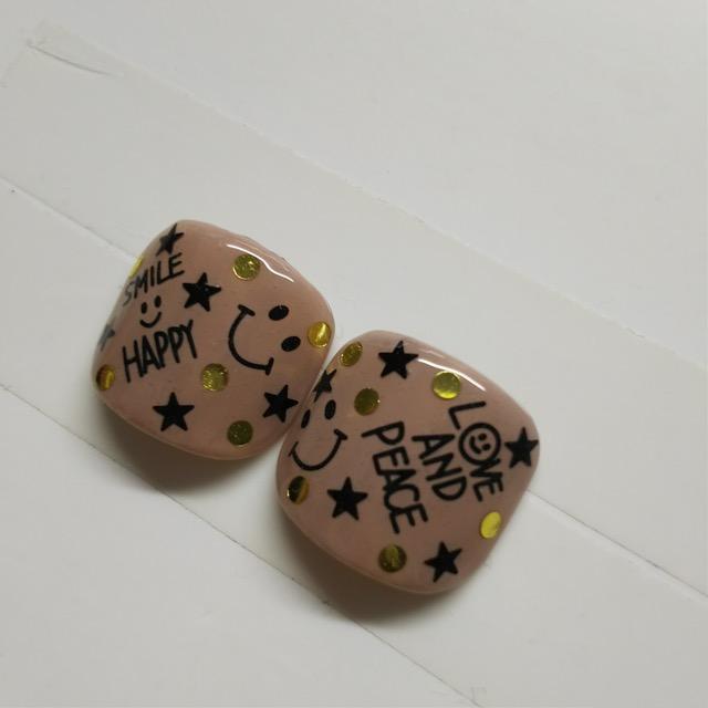 LBNYLA☆親指ペディ♪グレージュ、英字、スマイル、スター、カジュアル < 香水/コスメ/ネイル LBNYLA☆親指ペディ♪グレージュ、英字、スマイル、スター、カジュアル < 香水/コスメ/ネイルの