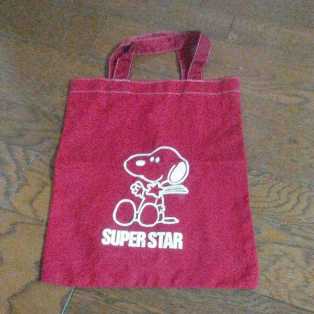 美品 スヌーピー 袋物 横幅27.5cm縦34cm < キッズ/ベビー  美品 スヌーピー 袋物 横幅27.5cm縦34cm  < キッズ/ベビーの