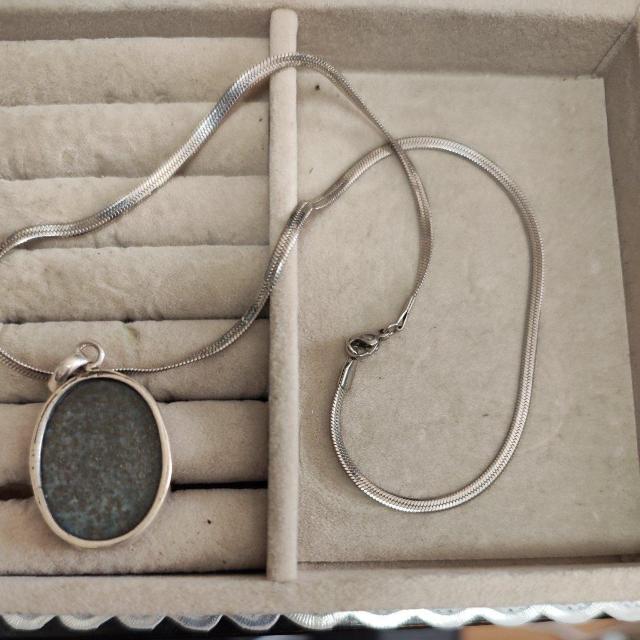 ラピスラズリのネックレス < 女性アクセサリー/時計 ラピスラズリのネックレス < 女性アクセサリー/時計の