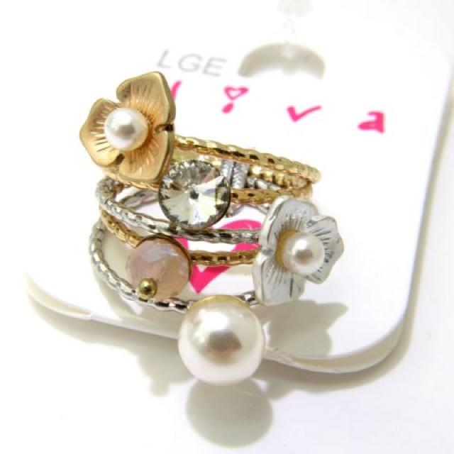 新品diva LONDON アンティーク調花ストーン5連リング指輪15号 < 女性アクセサリー/時計  新品diva LONDON アンティーク調花ストーン5連リング指輪15号  < 女性アクセサリー/時計の