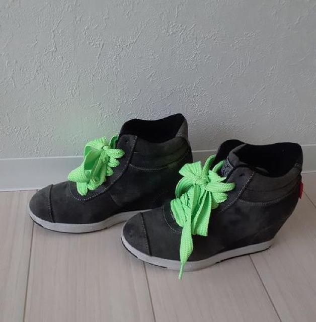 VANS バンズ◆デニムグレーウォッシュ加工 スタッズ グリーンリボン ハイカット スニーカー◆24p < ブランド  VANS バンズ◆デニムグレーウォッシュ加工 スタッズ グリーンリボン ハイカット スニーカー◆24p < ブランドの
