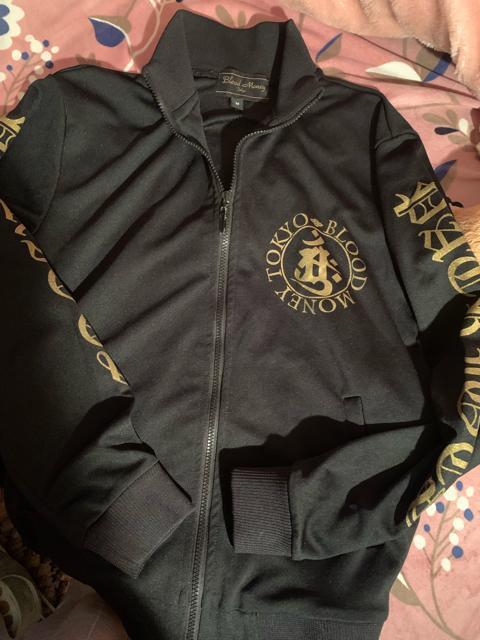 黒 ジヤケット サイズM  後ろ神様 送料無料 < 男性ファッション  黒 ジヤケット サイズM  後ろ神様 送料無料 < 男性ファッションの