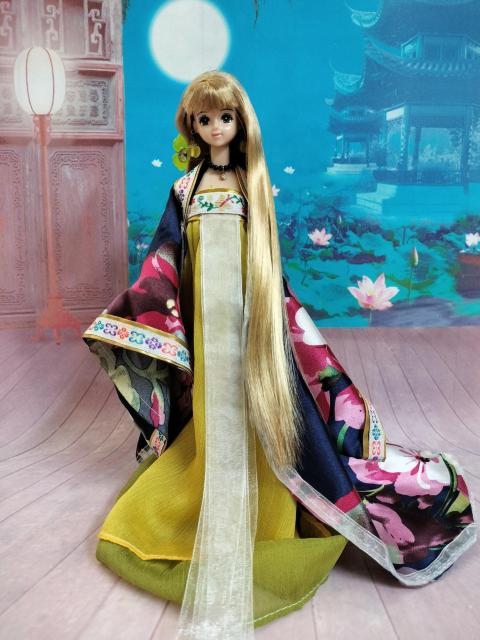 スーパーロングヘアーニュージェニー&アウトフィットセット < おもちゃ スーパーロングヘアーニュージェニー&アウトフィットセット < おもちゃの