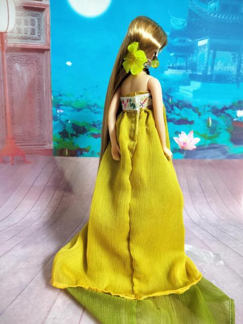 スーパーロングヘアーニュージェニー&アウトフィットセット < おもちゃ スーパーロングヘアーニュージェニー&アウトフィットセット < おもちゃの