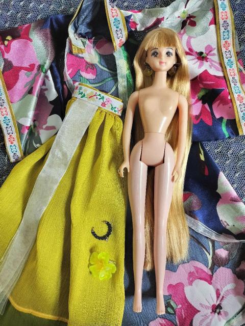 スーパーロングヘアーニュージェニー&アウトフィットセット < おもちゃ スーパーロングヘアーニュージェニー&アウトフィットセット < おもちゃの