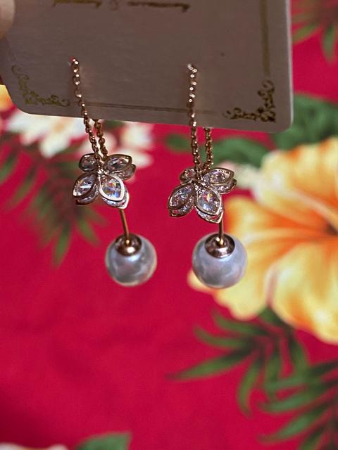 新品未使用☆めちゃかわ☆キラキラお花andパール☆ピアス < 女性アクセサリー/時計  新品未使用☆めちゃかわ☆キラキラお花andパール☆ピアス < 女性アクセサリー/時計の