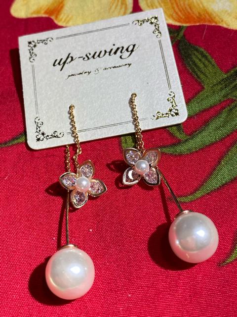 新品未使用☆めちゃかわ☆キラキラお花andパール☆ピアス < 女性アクセサリー/時計  新品未使用☆めちゃかわ☆キラキラお花andパール☆ピアス < 女性アクセサリー/時計の
