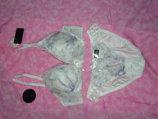 すべすべホワイトに花柄プリントD70Mワイヤー入り < 女性ファッション  すべすべホワイトに花柄プリントD70Mワイヤー入り  < 女性ファッションの