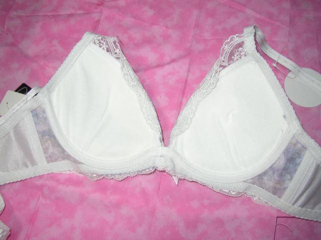 すべすべホワイトに花柄プリントD70Mワイヤー入り < 女性ファッション  すべすべホワイトに花柄プリントD70Mワイヤー入り < 女性ファッションの