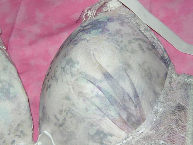 すべすべホワイトに花柄プリントD70Mワイヤー入り < 女性ファッション  すべすべホワイトに花柄プリントD70Mワイヤー入り < 女性ファッションの