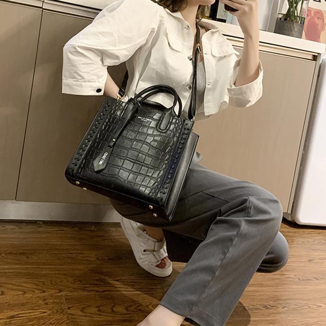 送料無料 新品 トートバッグ レディース クロコ型押し 鞄 < 女性ファッション  送料無料 新品 トートバッグ レディース クロコ型押し 鞄 < 女性ファッションの