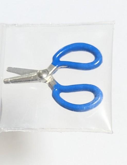 ミニチュア★ハサミ★水色★チョキチョキと動きます★色違いあります★簡単なものは切れます♪リカちゃんハウス★ドールハウスに★ < おもちゃ  ミニチュア★ハサミ★水色★チョキチョキと動きます★色違いあります★簡単なものは切れます♪リカちゃんハウス★ドールハウスに★ < おもちゃの