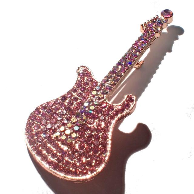 ラインストーン ピンク色 エレキギター ギター ピンブローチ ブローチ ピンバッジ バッジ ラペルピン < 女性アクセサリー/時計  ラインストーン ピンク色 エレキギター ギター ピンブローチ ブローチ ピンバッジ バッジ ラペルピン  < 女性アクセサリー/時計の