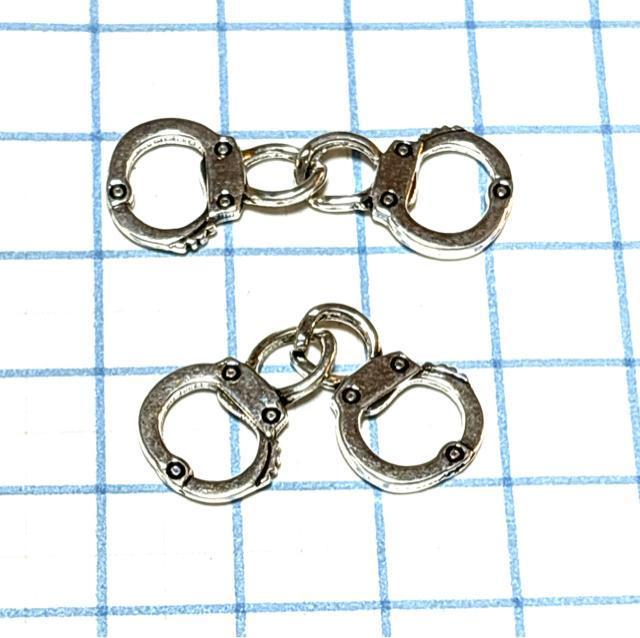 5057 銀色の動く手錠 4個 金属パーツ アクセサリーチャーム ハンドメイド材料 < ペット/手芸/園芸 5057 銀色の動く手錠 4個 金属パーツ アクセサリーチャーム ハンドメイド材料 < ペット/手芸/園芸の