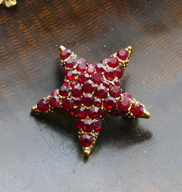 新品アンティーク調きらきらストーン 星 ブローチ ヒトデ < 女性アクセサリー/時計 新品アンティーク調きらきらストーン 星 ブローチ ヒトデ < 女性アクセサリー/時計の
