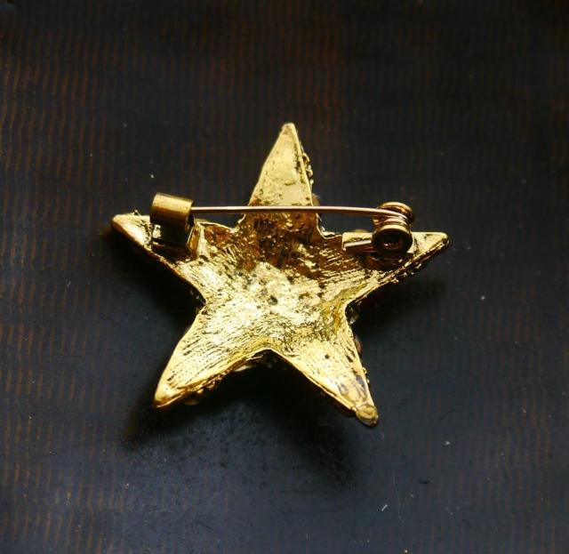 新品アンティーク調きらきらストーン 星 ブローチ ヒトデ < 女性アクセサリー/時計 新品アンティーク調きらきらストーン 星 ブローチ ヒトデ < 女性アクセサリー/時計の
