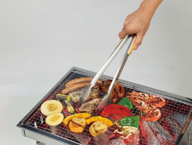 アウトドア BBQ トング ウッドグリップ ステンレス ストッパー付 < インテリア/ライフ  アウトドア BBQ トング ウッドグリップ ステンレス ストッパー付 < インテリア/ライフの