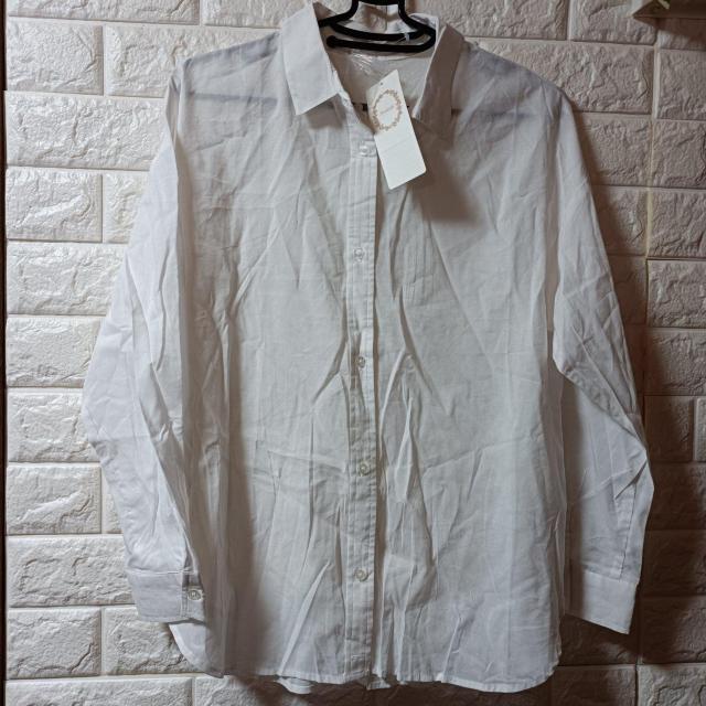 テ チチ★新品★シンプルレギュラーシャツ < 女性ファッション  テ チチ★新品★シンプルレギュラーシャツ  < 女性ファッションの