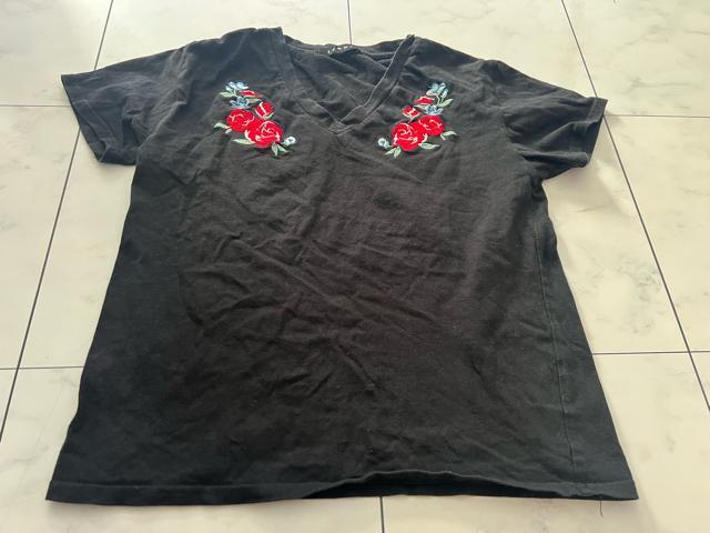 INGNI半袖バラ刺繍入りTシャツ★M < ブランド  INGNI半袖バラ刺繍入りTシャツ★M  < ブランドの