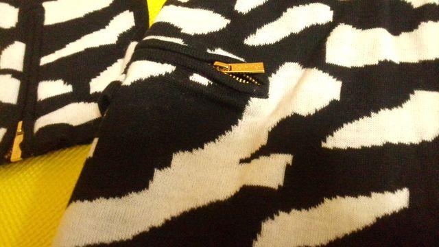 Vi/LCalvin KleinyjbgOJ[f  uh 