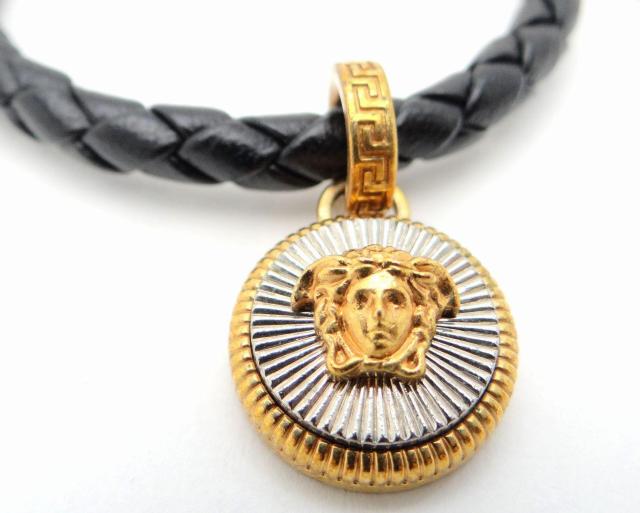 VERSACE ヴェルサーチ メデューサ レザー ブレスレット ゴールド×ブラック<USED>【送料無料】 < ブランド VERSACE ヴェルサーチ メデューサ レザー ブレスレット ゴールド×ブラック<USED>【送料無料】 < ブランドの