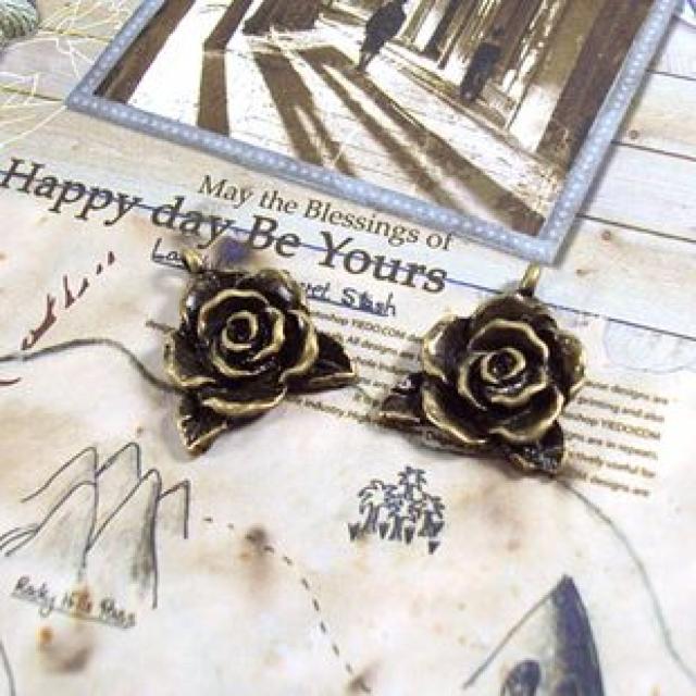 手芸アクセパーツ 葉付き薔薇チャーム 1個 < ペット/手芸/園芸  手芸アクセパーツ 葉付き薔薇チャーム 1個 < ペット/手芸/園芸の