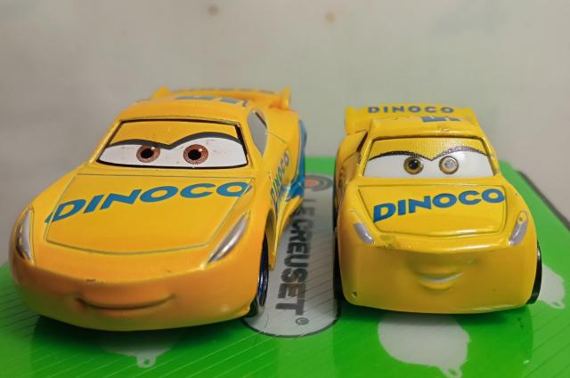 ディズニーカーズクルーズラミレス2台 < ホビー  ディズニーカーズクルーズラミレス2台 < ホビーの