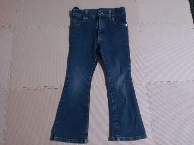 110 ストレートデニム 伸縮性アリ 美品 < キッズ/ベビー  110 ストレートデニム 伸縮性アリ 美品  < キッズ/ベビーの