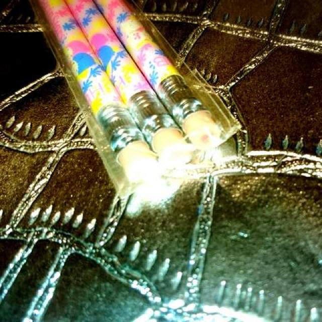 1976 1999 LL S ҂ Zbg ag    