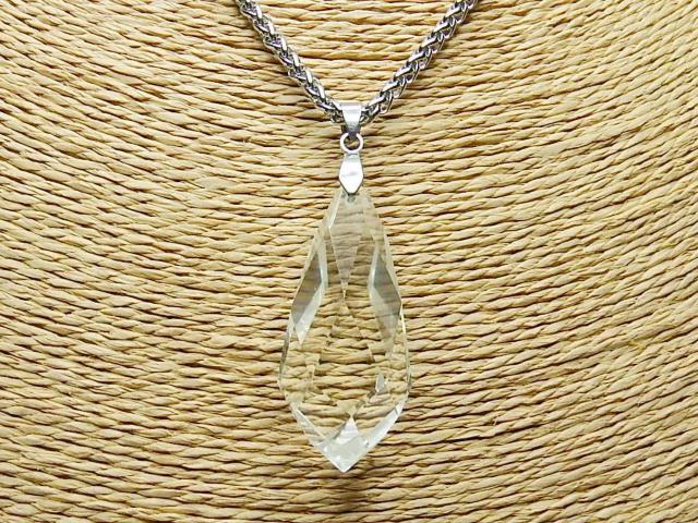 AA天然水晶 オリジナル しずく カット ペンダント 天然石 ステンレス ネックレス < 女性アクセサリー/時計  AA天然水晶 オリジナル しずく カット ペンダント 天然石 ステンレス ネックレス < 女性アクセサリー/時計の