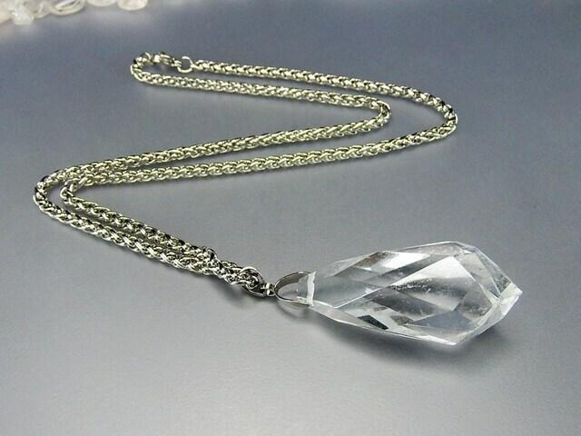 AA天然水晶 オリジナル しずく カット ペンダント 天然石 ステンレス ネックレス < 女性アクセサリー/時計  AA天然水晶 オリジナル しずく カット ペンダント 天然石 ステンレス ネックレス < 女性アクセサリー/時計の